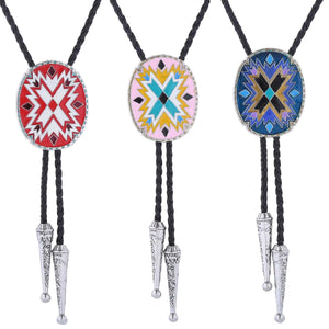 Bolo tie i justerbart läder med färgstarkt totemmönster
