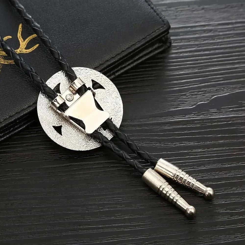 Bolo tie i läder med grön fyrklöver Grön