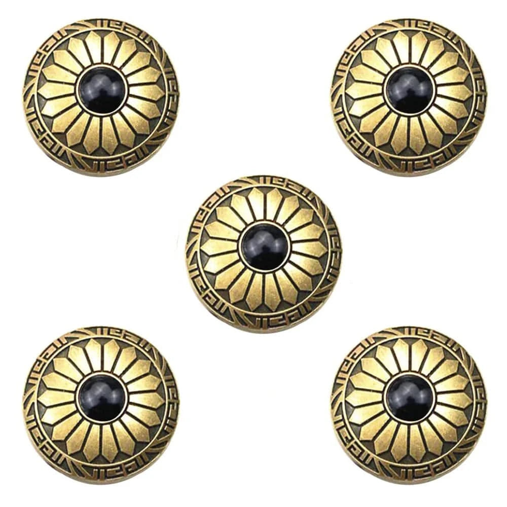 Concho i Mässing med Solblomdesign och Färgad Sten Svart