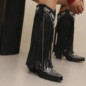 Cowboyboots med tofsar i mjukt läder och broderade detaljer