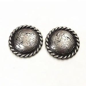 Rund concho med blomgravyr