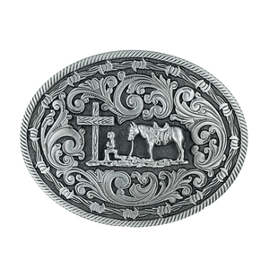 Bältespänne med ranchmotiv och häst i relief Silver