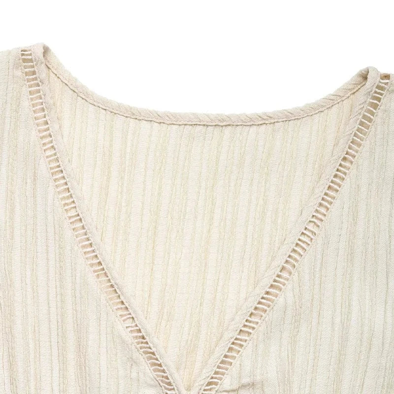Beige klänning med volang