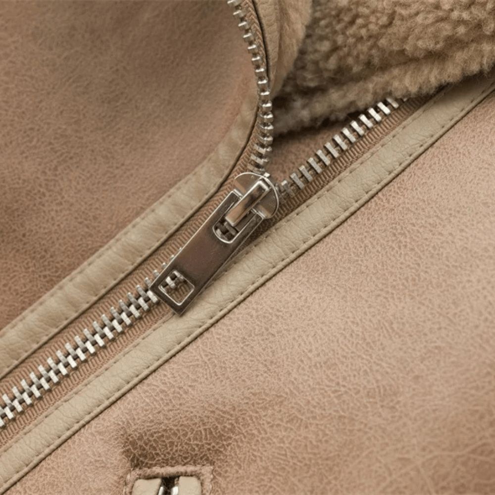 Beige shearlingjacka