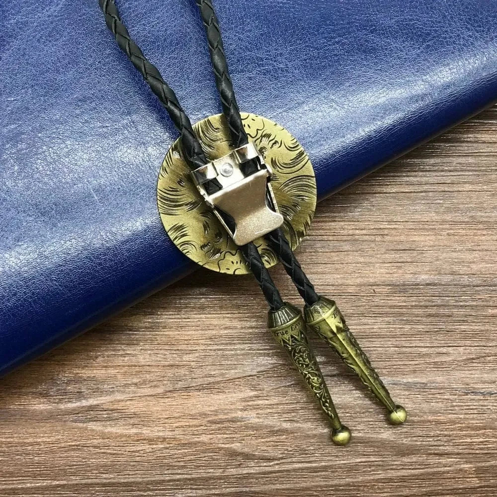 Bolo tie i aztekisk design med genuint läder