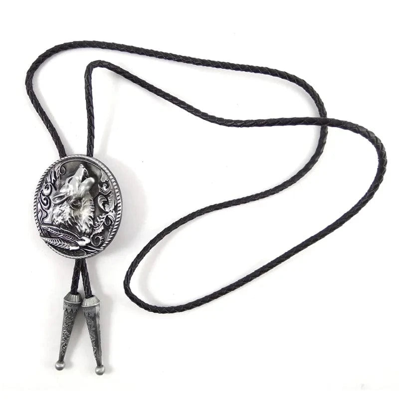 Bolo tie i läder med vargmotiv i antik stil