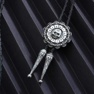 Bolo tie med dödskalle och solrosmönster Svart och silver