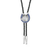 Bolo tie med hästhuvud och glittrande hästsko Himmelsblå