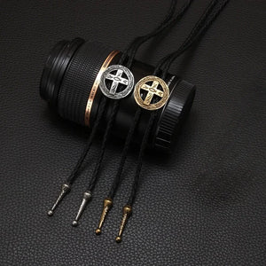 Bolo tie med kors i retro metall