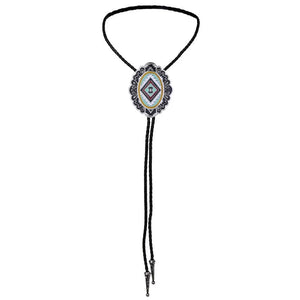 Bolo tie med ovalt hänge i färgglad tribaldesign