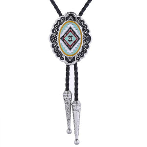 Bolo tie med ovalt hänge i färgglad tribaldesign Svart