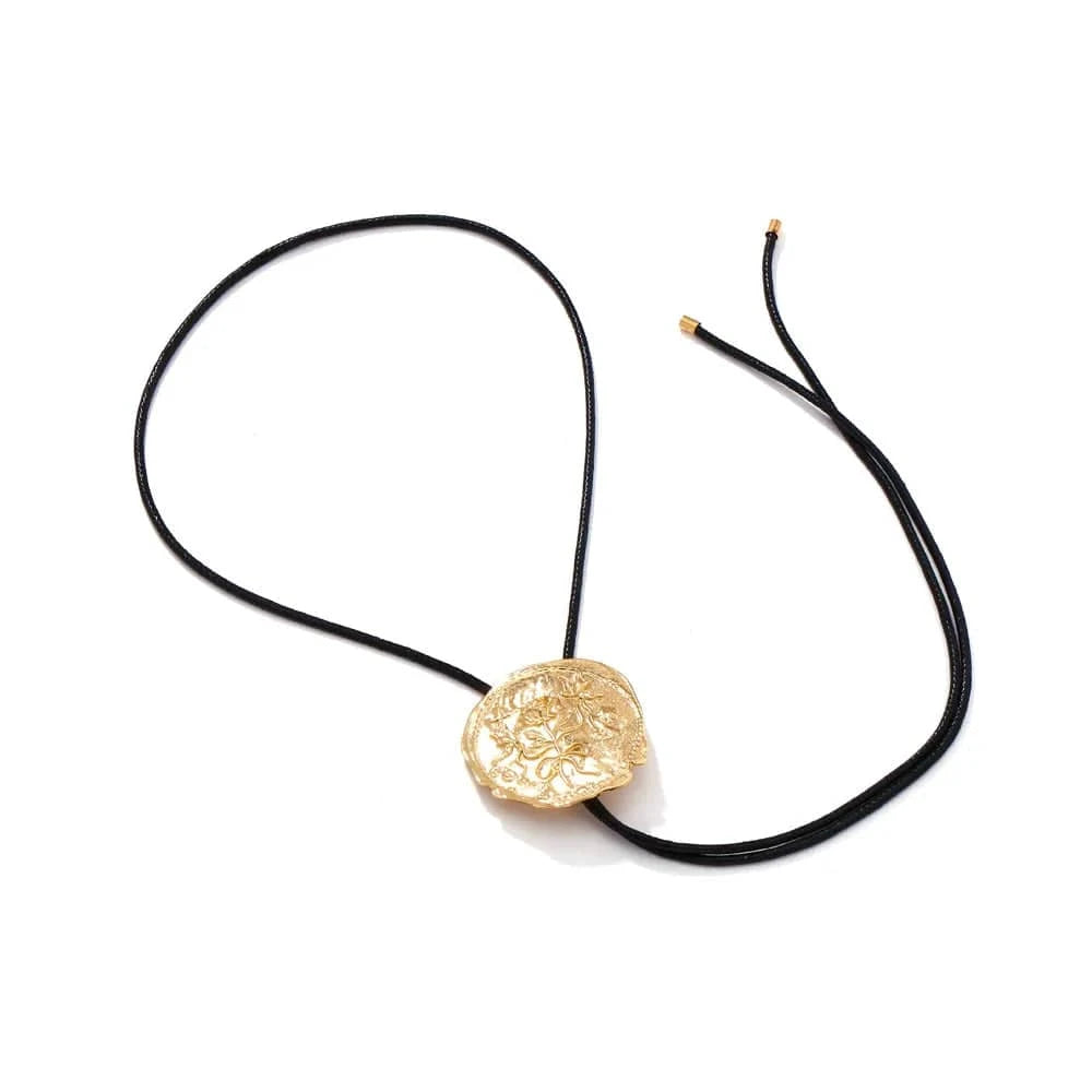 Bolo tie med rosrelief