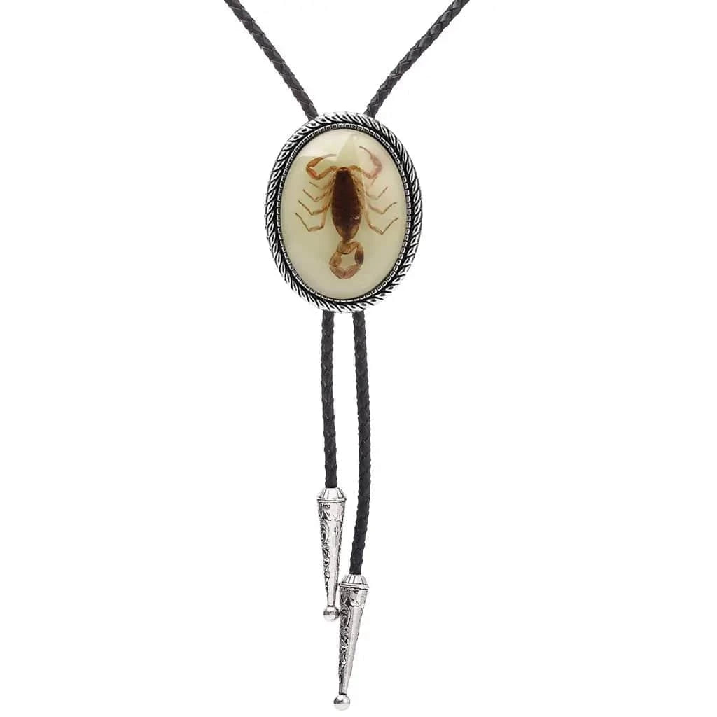 Bolo tie med skorpion och agat i oval design Beige