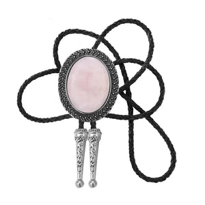Bolo tie med stor oval sten och handflätad läderrem Rosa
