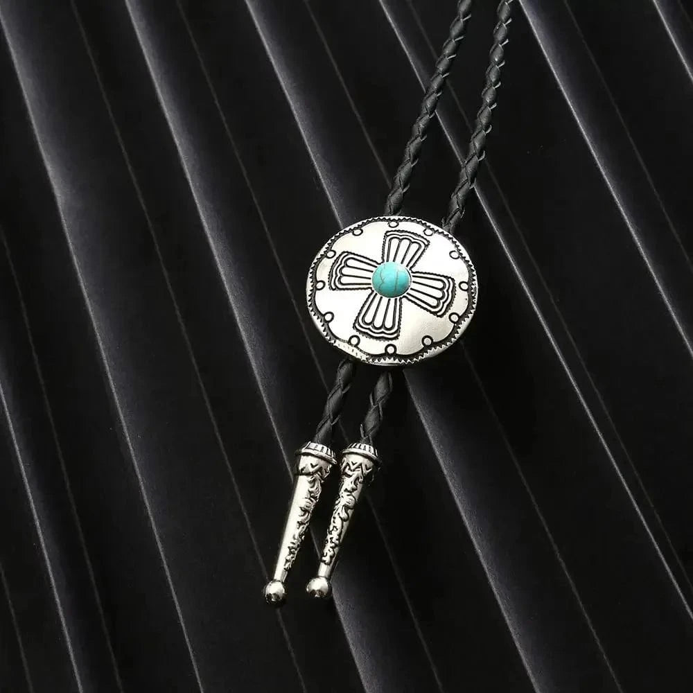 Bolo tie rund med korsdetalj och sten
