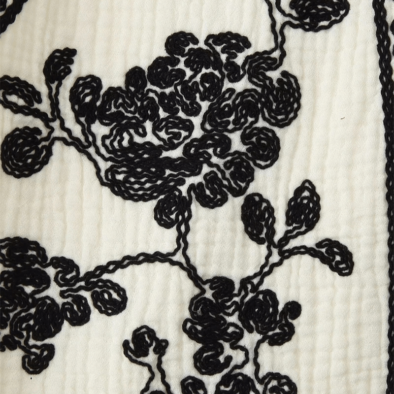Broderad Dam Väst med Blommönster Svartvit Vintage Crop