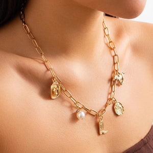 Chunky guldhalsband och armband med western-berlocker