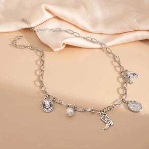 Chunky guldhalsband och armband med western-berlocker