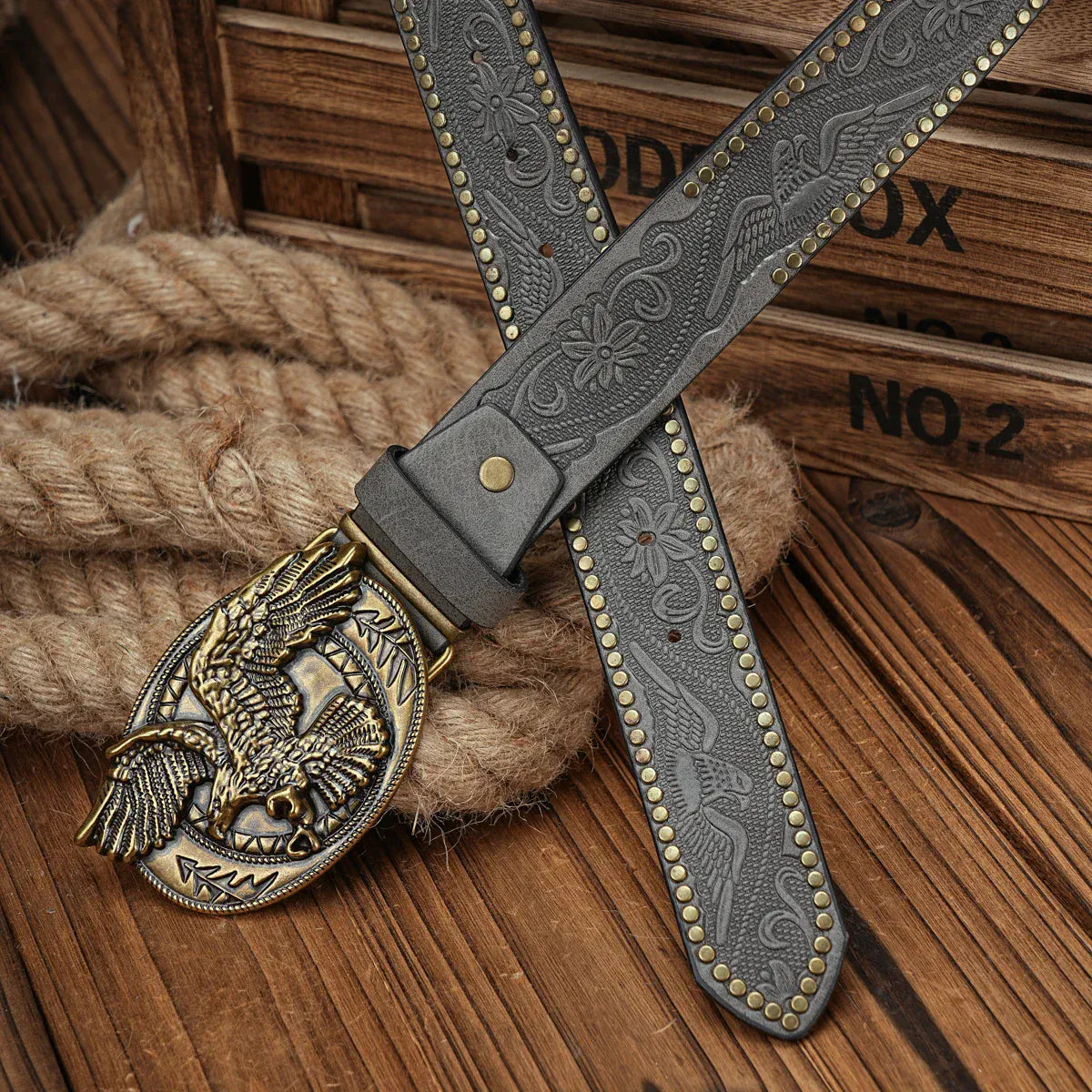 Cowboybälte med guldfärgat örnspänne