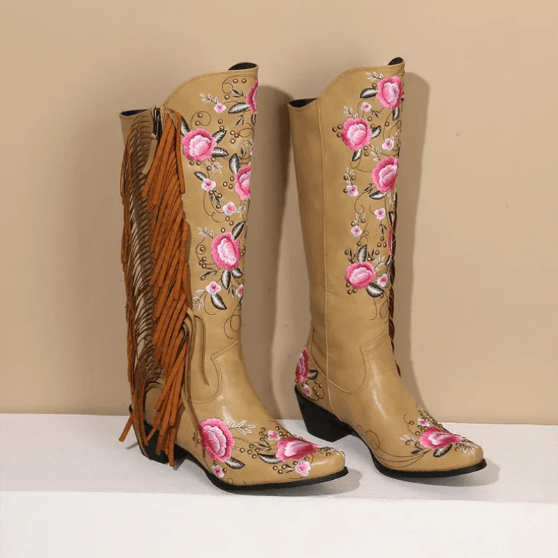 Cowboyboots med blombroderi och fransar