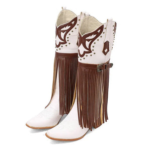 Cowboyboots med fransar och dekorativt spänne i vintage-stil