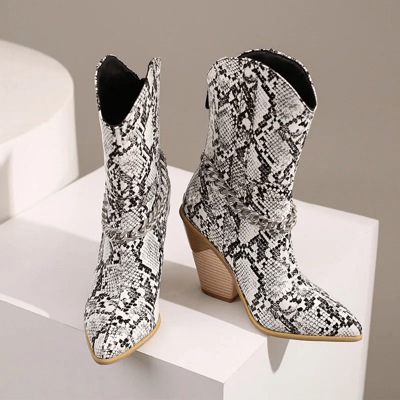 Låga Cowboyboots med Kedja och Hög Klack