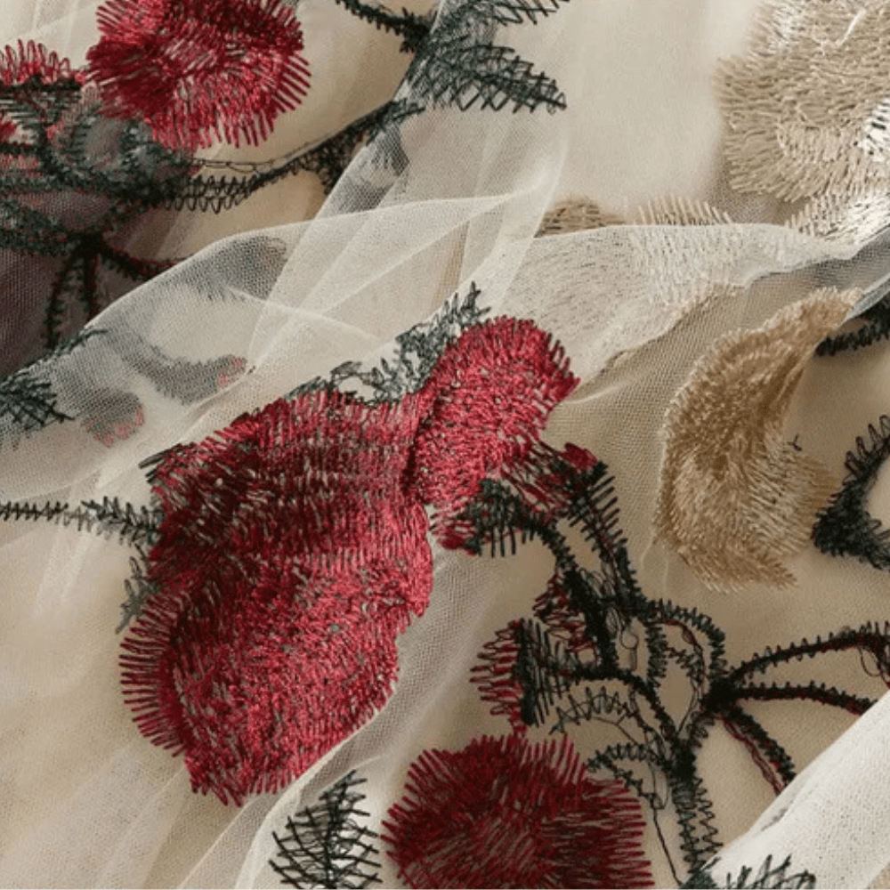 Lång tyllkjol med blombroderi