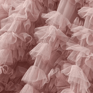 Lång tyllkjol med kaskadvolanger