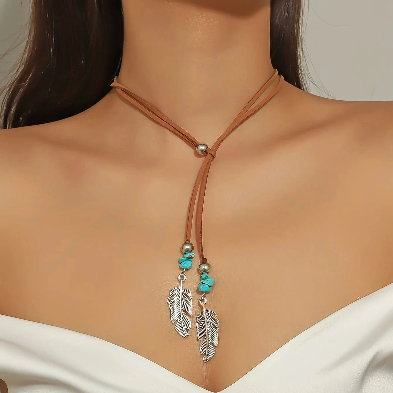 Lariat-halsband i mocka med fjädrar och turkos Brun med turkos