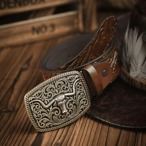 Präglat westernbälte med longhornspänne