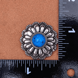 Silver Concho med 3D-Blomdesign och Färgad Pärla
