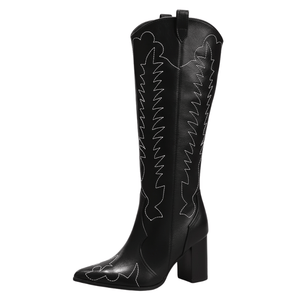 Svart Cowboyboots med broderade detaljer och 10cm blockklack